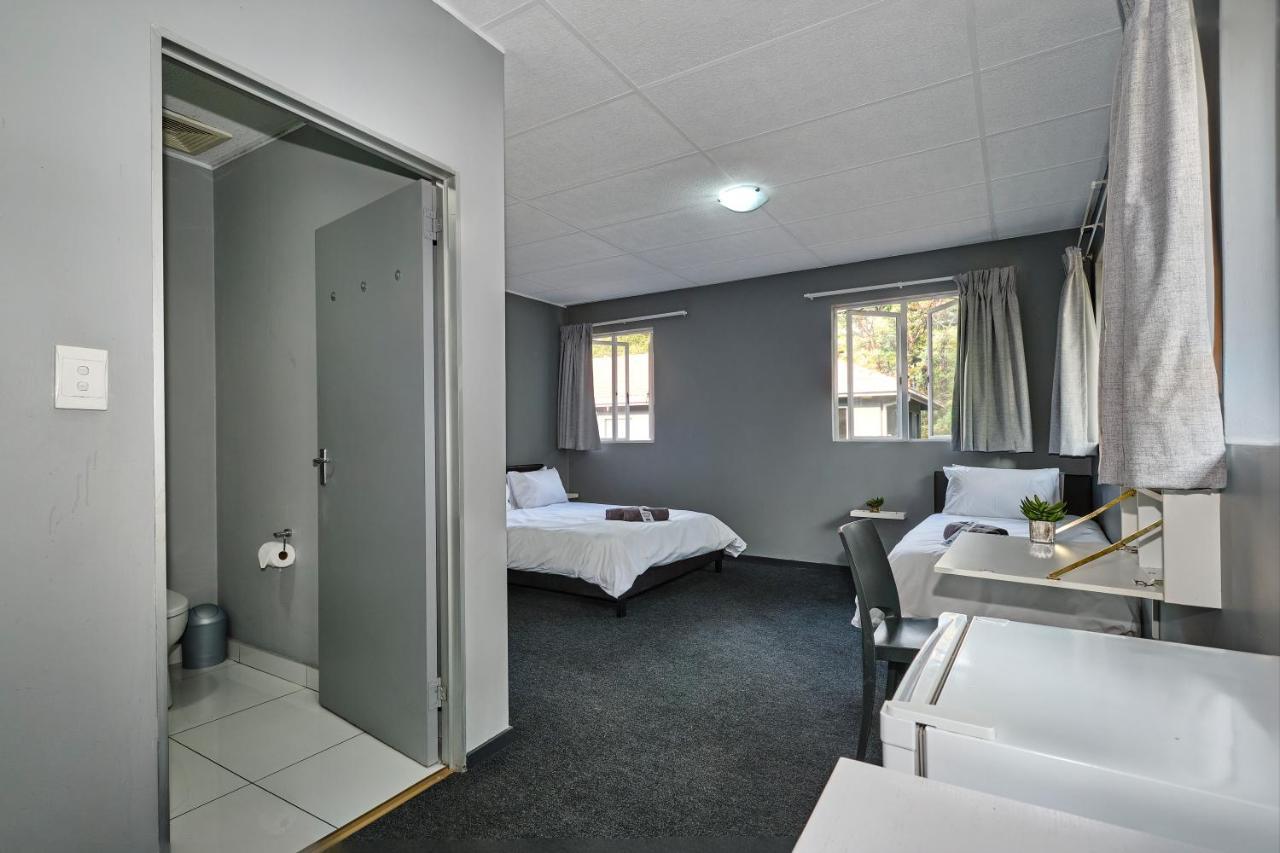 Inn&Out Sandton Johannesburg Exterior foto